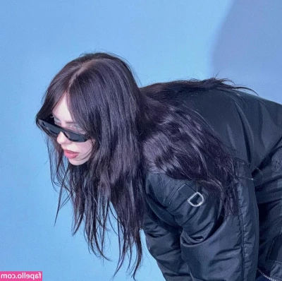 Billie Eilish [ billie-eilish ] - It s my weekend  And my soles are looking for a bit of fun