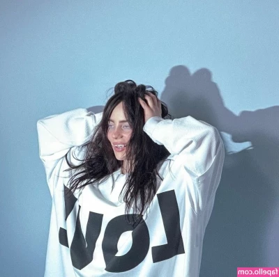 Billie Eilish [ billie-eilish ] - 😎 I was lounging wearing my @JJ_malibu grey sweatpants👖 when