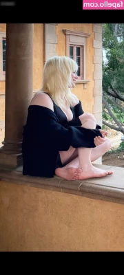 Billie Eilish [ billie-eilish ] - https www amazon de hz wish   For the slaves who want to buy me gift