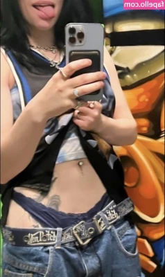 Billie Eilish [ billie-eilish ] - Hey nephews. Which one should aunty wear tonight on live?
