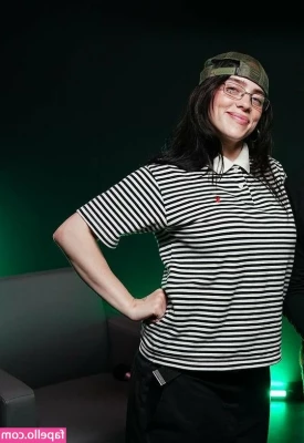 Billie Eilish [ billie-eilish ] - 🎄Happy Holidays!🎉🍾