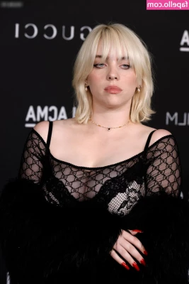 Billie Eilish [ billie-eilish ] - Butt pics?🍑