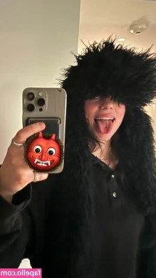 Billie Eilish [ billie-eilish ] - Cum shower I need someone to lick me up (;