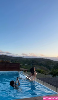 Billie Eilish [ billie-eilish ] - Few more belly shots
