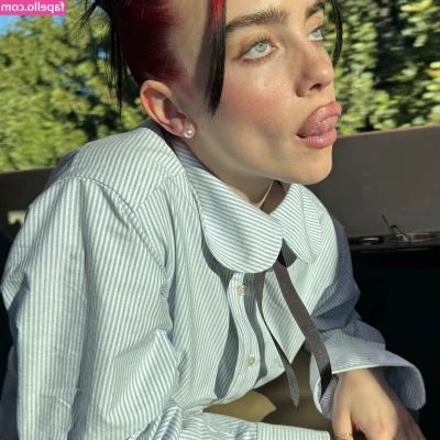 Billie Eilish [ billie-eilish ] - Guess who got spoiled   Goddess  pedicure