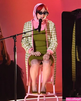 Billie Eilish [ billie-eilish ] - Purple lit footjob