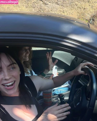 Billie Eilish [ billie-eilish ] - I definitely need a new toe ring! It's been gorgeous here today