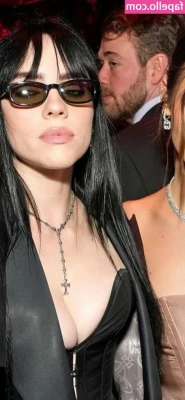 Billie Eilish [ billie-eilish ] - Did you order something for lunch?🤤