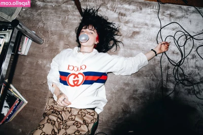 Billie Eilish [ billie-eilish ] - I need company 🛀