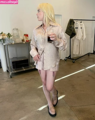 Billie Eilish [ billie-eilish ] - Good morning! Gunna be home all day. Solo content available and solo