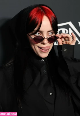 Billie Eilish [ billie-eilish ] - 之前被震動玩具穴責的影片重新搬上
