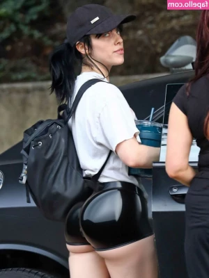 Billie Eilish [ billie-eilish ] - Afterworkout sweaty shape check 🥵