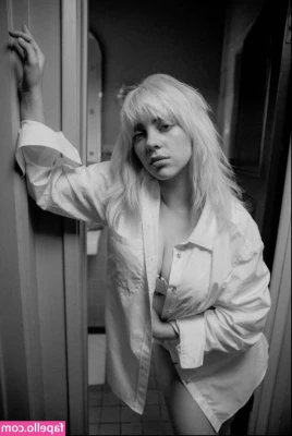 Billie Eilish [ billie-eilish ] - Just about update...  I've been busy with AVN this week and will be