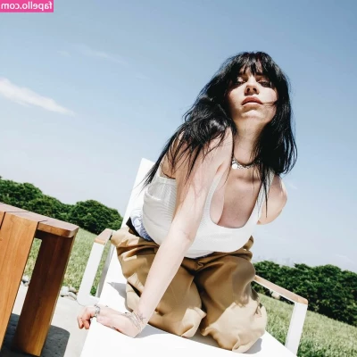 Billie Eilish [ billie-eilish ] - I m so horny right now  anyone want to help with that