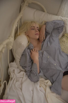Billie Eilish [ billie-eilish ] - Just chilling at home  To see more  Please subscribe  The first 100