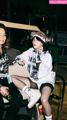 Billie Eilish [ billie-eilish ] - I really wish these would upload in order