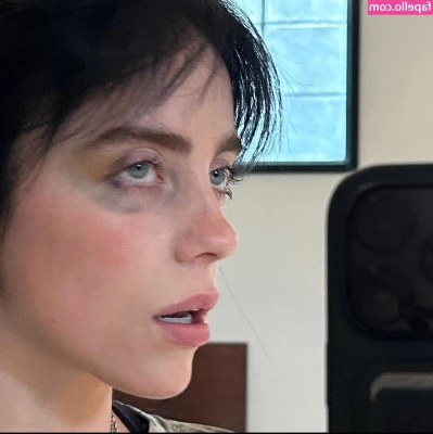 Billie Eilish [ billie-eilish ] - Just popped out to say hello