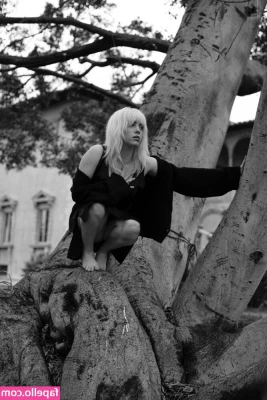 Billie Eilish [ billie-eilish ] - I keep my eyes close because I don't want to know the surprise which