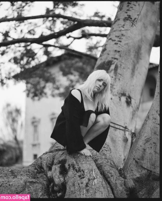 Billie Eilish [ billie-eilish ] - hope you have a happy thursday baby 🔥😘