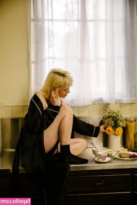 Billie Eilish [ billie-eilish ] - Caught a stranger watching me shower from the road and gave them a