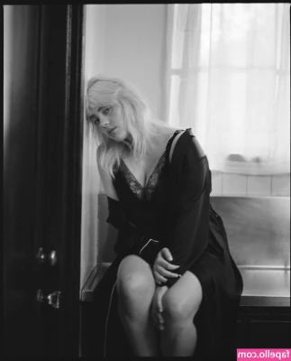 Billie Eilish [ billie-eilish ] - Who else is loving this photo I jut got back  Meowwww