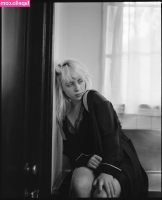 Billie Eilish [ billie-eilish ] - Summer is over in but that s not gonna stop me from wearing bikinis  