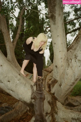 Billie Eilish [ billie-eilish ] - Definitely don t look rough n stuff with these afro puffs