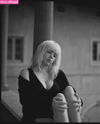 Billie Eilish [ billie-eilish ] - Whenever I think about you, I just want to start touching myself.