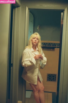 Billie Eilish [ billie-eilish ] - have you been naughty or nice? 🎂