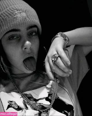 Billie Eilish [ billie-eilish ] - A little secret about me: I love deepthroating 😳🙈