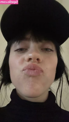 Billie Eilish [ billie-eilish ] - Here is to hitting 700 fans. Yall are amazing. Super cheap 5 minute