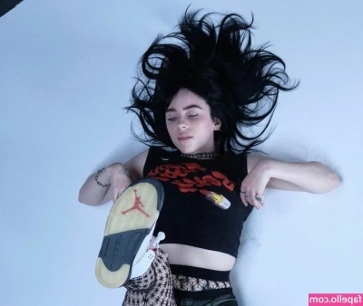 Billie Eilish [ billie-eilish ] - RED LONG TOENAILS   PROMENADE  CROATIA   Walking with an action