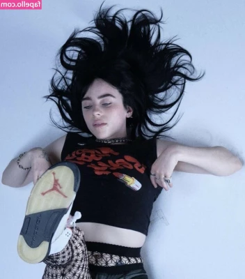 Billie Eilish [ billie-eilish ] - Do you wanna get wet with me? 💦