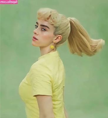 Billie Eilish [ billie-eilish ] - Smile the titties are out