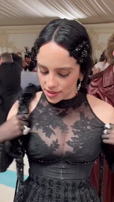 Billie Eilish [ billie-eilish ] - This vibrator has been working overtime these last few weeks!