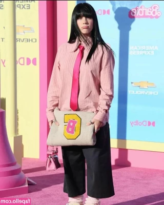 Billie Eilish [ billie-eilish ] - Llegas a ver mi agujerito?🙈 Do you like my ass baby?🔥