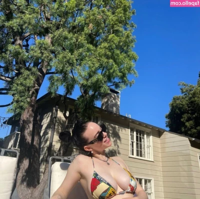 Billie Eilish [ billie-eilish ] - Do you want me to lighten up your mood?