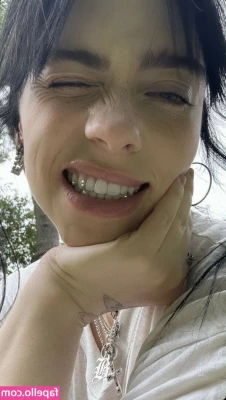 Billie Eilish [ billie-eilish ] - I’m hoping this Gatsby set arrives on time to ring in the New Year!