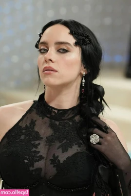 Billie Eilish [ billie-eilish ] - Like my tits ? 😘
