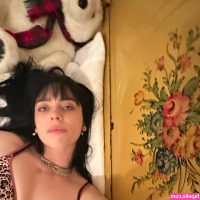 Billie Eilish [ billie-eilish ] - Submissive Task of the Day:  Practice deep throating for 30 minutes 