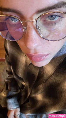 Billie Eilish [ billie-eilish ] - Oh, hi :) how are you? 🌸