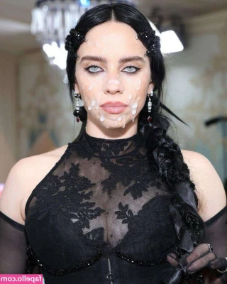 Billie Eilish [ billie-eilish ] - Some outdoor flashing from June 2017