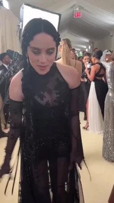 Billie Eilish [ billie-eilish ] - What’s the first thing you do if you walk in the room and see me