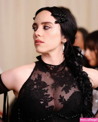 Billie Eilish [ billie-eilish ] - 🥵🥵🥵te puedo chupar ati ?