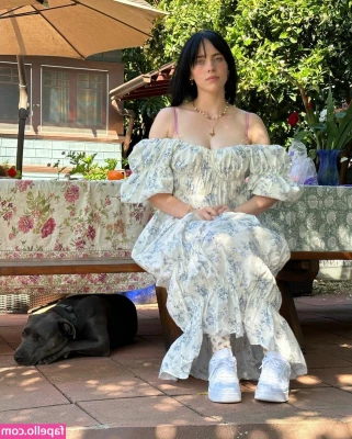 Billie Eilish [ billie-eilish ] - do you like my new butt plug? 😘