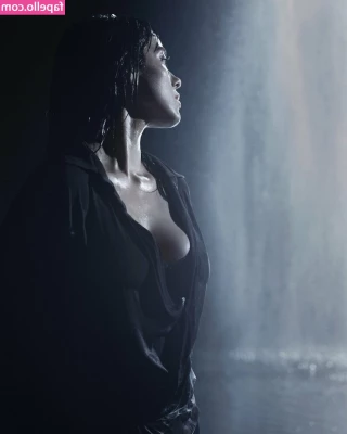 Billie Eilish [ billie-eilish ] - Tits or hips  I ve got all the curves to grab on to