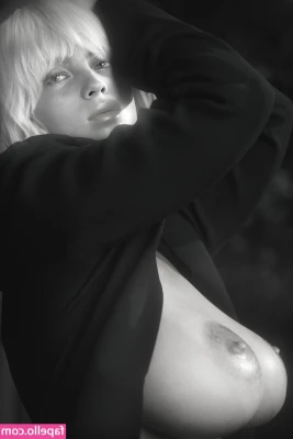 Billie Eilish [ billie-eilish ] - Feeling cute in my robe😉