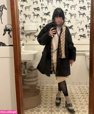 Billie Eilish [ billie-eilish ] - boobie appreciation club