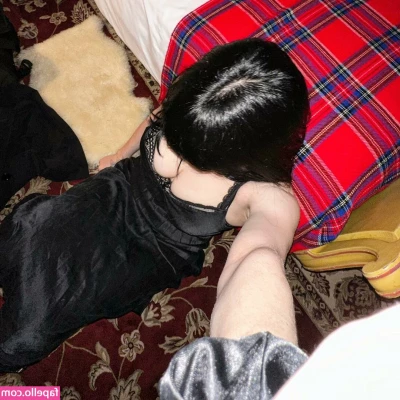 Billie Eilish [ billie-eilish ] - Good afternon guys   Anyone else horny   Don t focus on the swelling