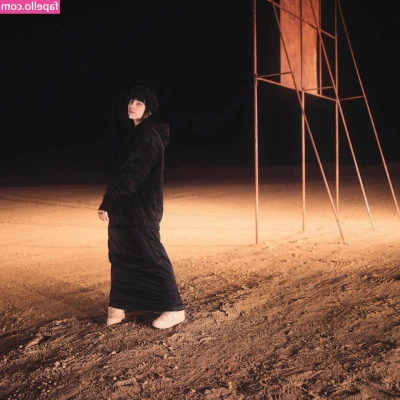Billie Eilish [ billie-eilish ] - Savage leg day pump